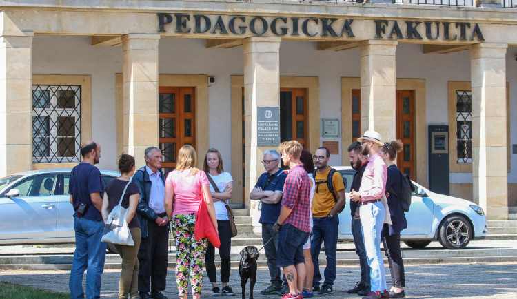 Olomoučtí bezdomovci provázejí „městskou divočinou.“ Podívejte se na fotky z prohlídky