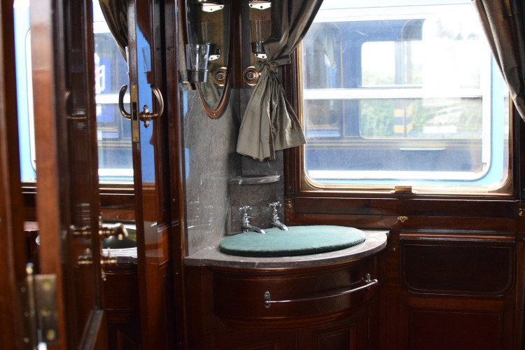 FOTO/VIDEO: Prezidentský vlak je v Olomouci, podívejte se do jeho útrob