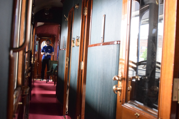 FOTO/VIDEO: Prezidentský vlak je v Olomouci, podívejte se do jeho útrob