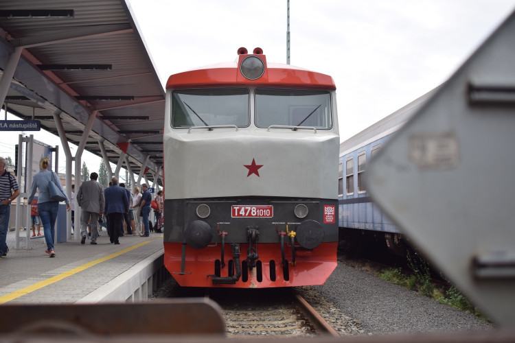 FOTO/VIDEO: Prezidentský vlak je v Olomouci, podívejte se do jeho útrob