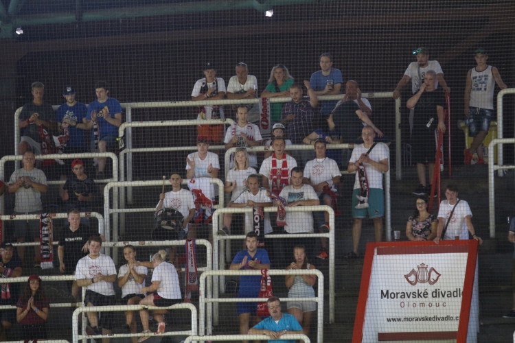 Kohouti zvládli první domácí přípravný zápas, Třinec porazili v nájezdech 3:2