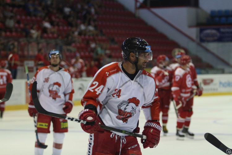 Kohouti zvládli první domácí přípravný zápas, Třinec porazili v nájezdech 3:2