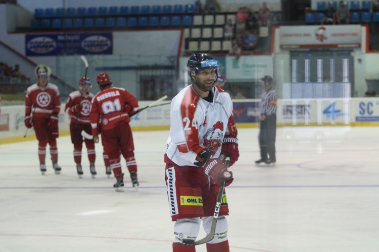 Kohouti zvládli první domácí přípravný zápas, Třinec porazili v nájezdech 3:2