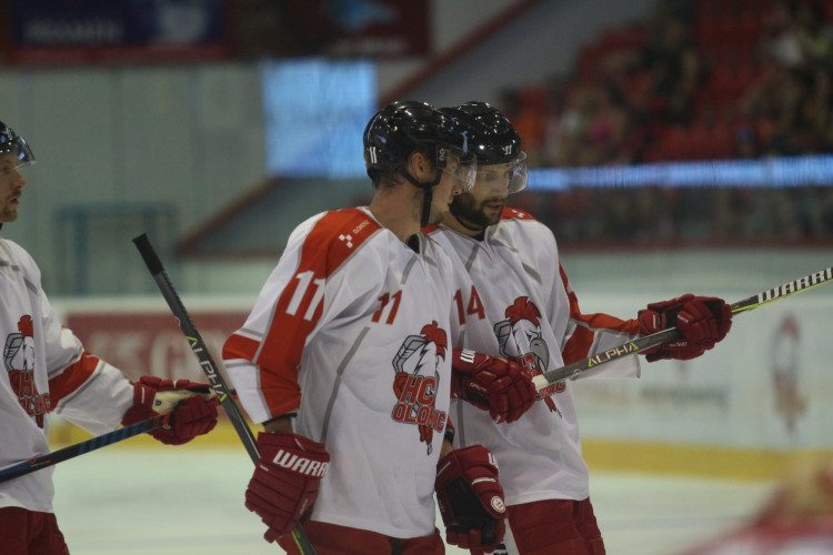 Kohouti zvládli první domácí přípravný zápas, Třinec porazili v nájezdech 3:2