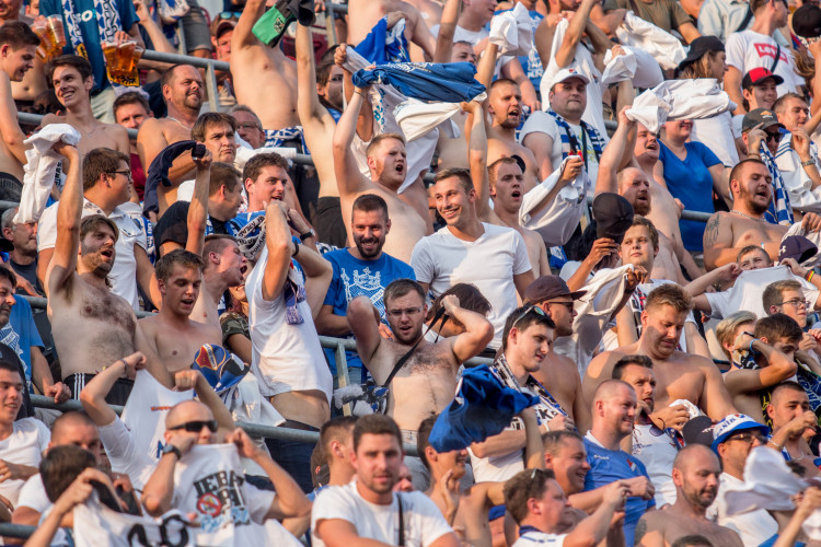 FOTOGALERIE: Sigma padla s Baníkem na hřišti i na tribunách. Tady jsou fotky