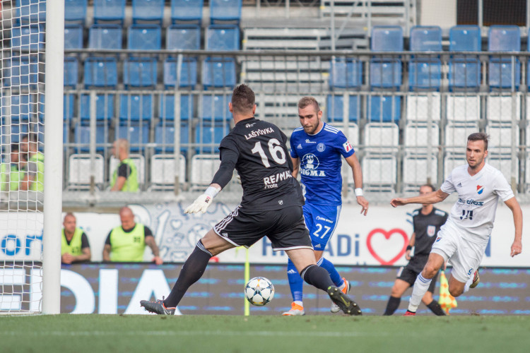 FOTOGALERIE: Sigma padla s Baníkem na hřišti i na tribunách. Tady jsou fotky