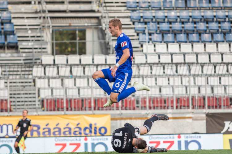 FOTOGALERIE: Sigma padla s Baníkem na hřišti i na tribunách. Tady jsou fotky