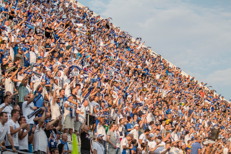 FOTOGALERIE: Sigma padla s Baníkem na hřišti i na tribunách. Tady jsou fotky