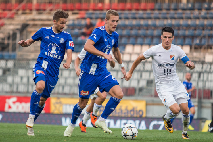 FOTOGALERIE: Sigma padla s Baníkem na hřišti i na tribunách. Tady jsou fotky