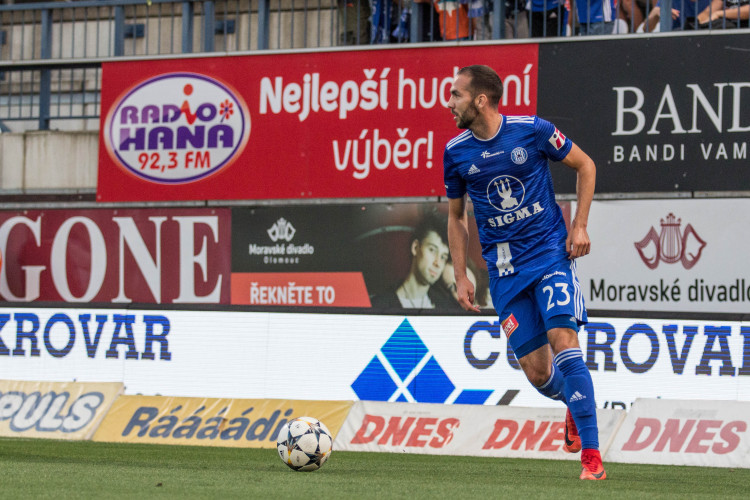 FOTOGALERIE: Sigma padla s Baníkem na hřišti i na tribunách. Tady jsou fotky
