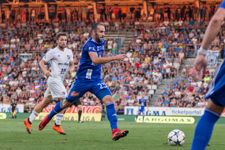 FOTOGALERIE: Sigma padla s Baníkem na hřišti i na tribunách. Tady jsou fotky