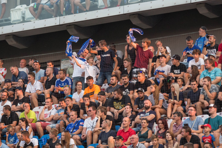FOTOGALERIE: Sigma padla s Baníkem na hřišti i na tribunách. Tady jsou fotky