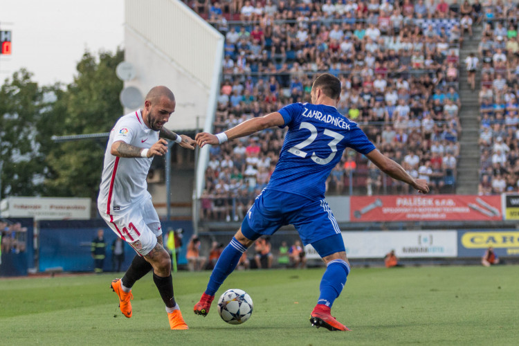 FOTOGALERIE: Celý stadion jim tleskal vestoje. Sigma ukázala, že vyhrát proti Seville není nemožné