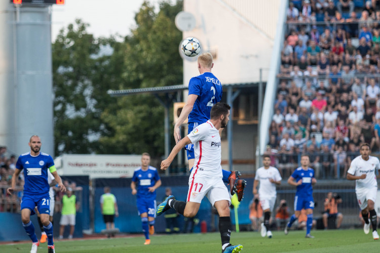 FOTOGALERIE: Celý stadion jim tleskal vestoje. Sigma ukázala, že vyhrát proti Seville není nemožné