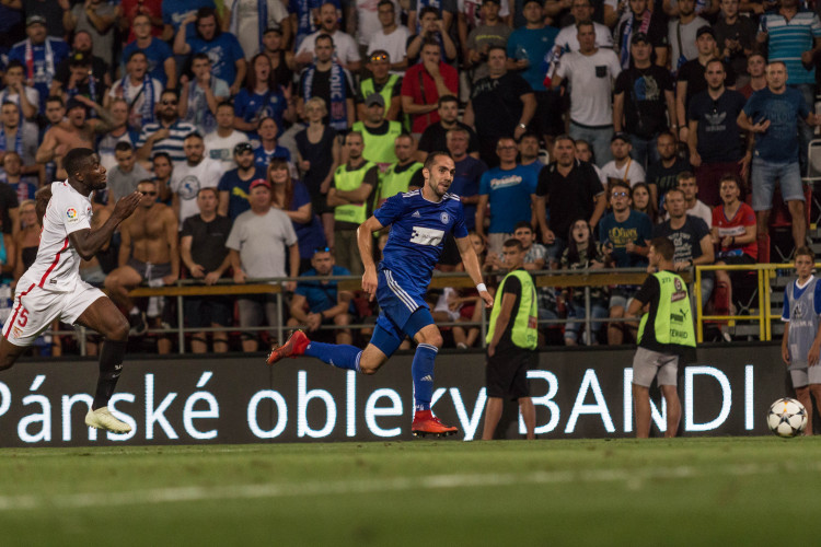 FOTOGALERIE: Celý stadion jim tleskal vestoje. Sigma ukázala, že vyhrát proti Seville není nemožné