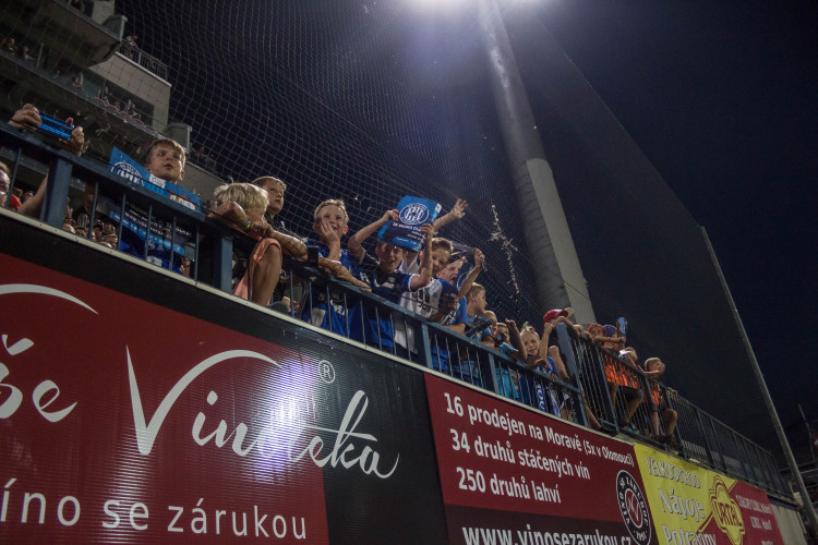 FOTOGALERIE: Celý stadion jim tleskal vestoje. Sigma ukázala, že vyhrát proti Seville není nemožné