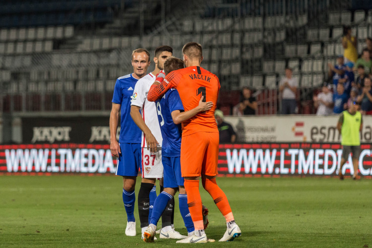 FOTOGALERIE: Celý stadion jim tleskal vestoje. Sigma ukázala, že vyhrát proti Seville není nemožné