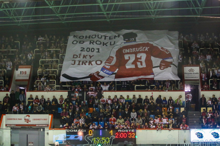 Kohouti vyhráli potřetí za sebou, Pardubice porazili 4:2. Zápas patřil Ondruškovi