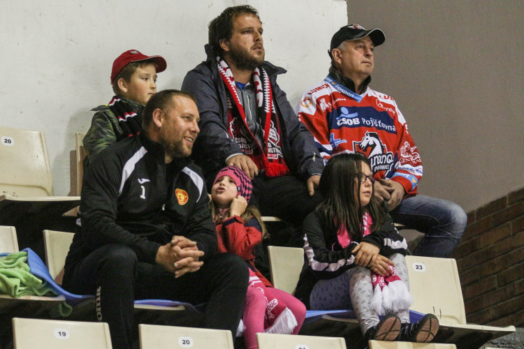 Kohouti vyhráli potřetí za sebou, Pardubice porazili 4:2. Zápas patřil Ondruškovi