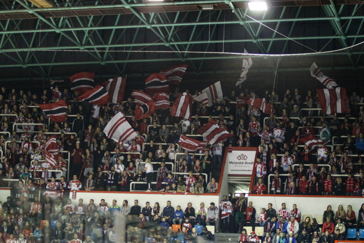 Kohouti vyhráli potřetí za sebou, Pardubice porazili 4:2. Zápas patřil Ondruškovi