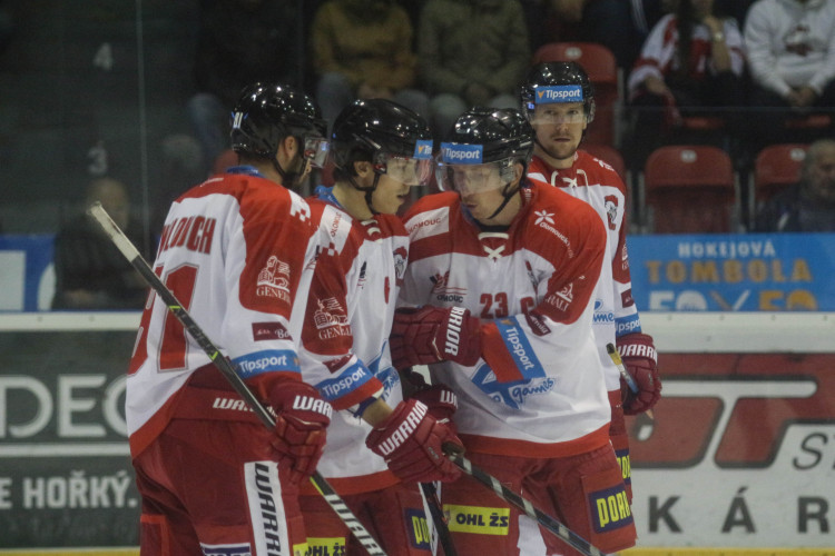 Kohouti vyhráli potřetí za sebou, Pardubice porazili 4:2. Zápas patřil Ondruškovi