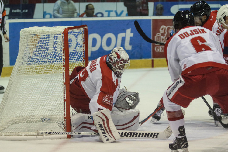 Kohouti vyhráli potřetí za sebou, Pardubice porazili 4:2. Zápas patřil Ondruškovi