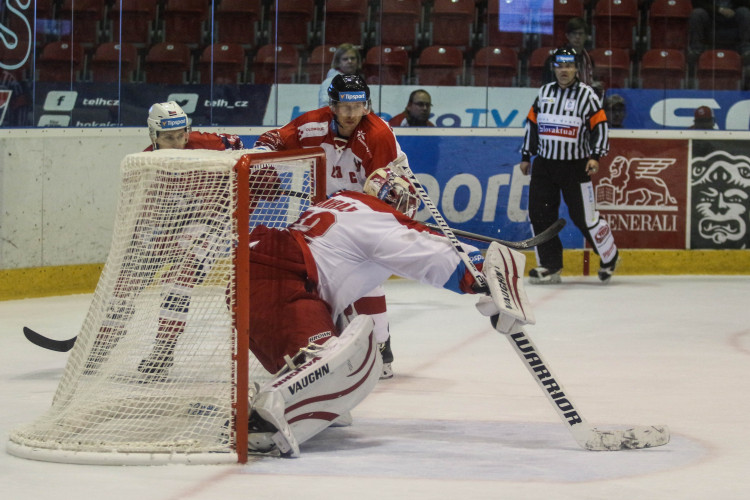 Kohouti vyhráli potřetí za sebou, Pardubice porazili 4:2. Zápas patřil Ondruškovi