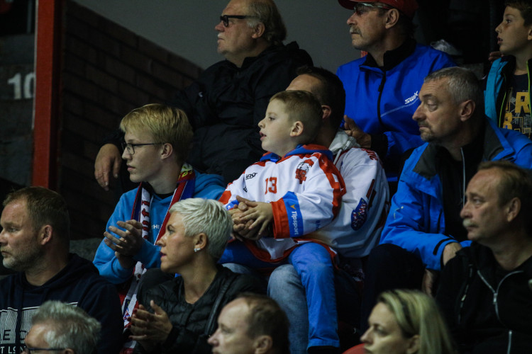 Kohouti vyhráli potřetí za sebou, Pardubice porazili 4:2. Zápas patřil Ondruškovi