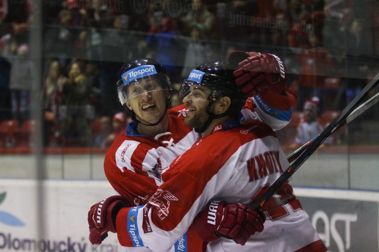 Kohouti vyhráli potřetí za sebou, Pardubice porazili 4:2. Zápas patřil Ondruškovi