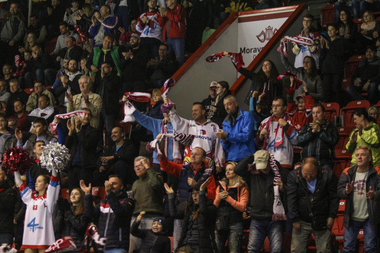 Kohouti vyhráli potřetí za sebou, Pardubice porazili 4:2. Zápas patřil Ondruškovi