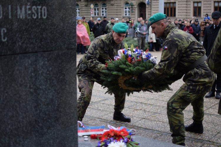 Podívejte se, jak probíhal pietní akt u pomníku T G. Masaryka k 28. říjnu