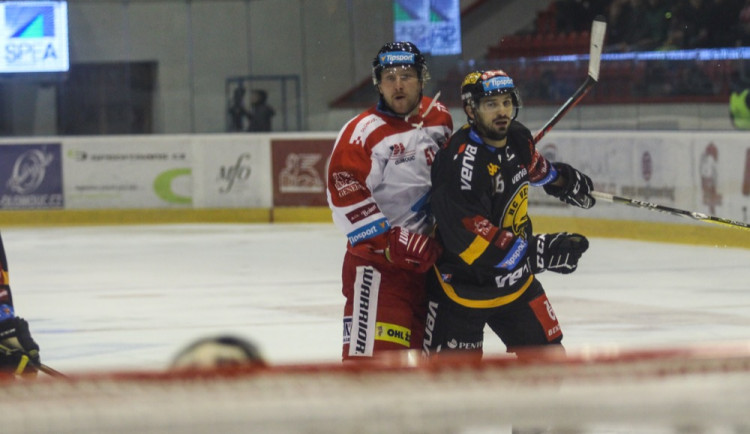 FOTOGALERIE: Hokejisté Olomouce porazili s přehledem Litvínov 3:1, zápas se protáhl kvůli opravě plexiskla