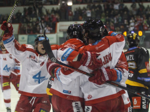 FOTOGALERIE: Hokejisté Olomouce porazili s přehledem Litvínov 3:1, zápas se protáhl kvůli opravě plexiskla