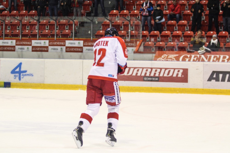 FOTOGALERIE: Hokejisté Olomouce porazili s přehledem Litvínov 3:1, zápas se protáhl kvůli opravě plexiskla