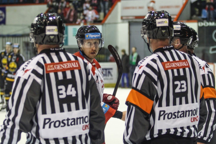 FOTOGALERIE: Hokejisté Olomouce porazili s přehledem Litvínov 3:1, zápas se protáhl kvůli opravě plexiskla