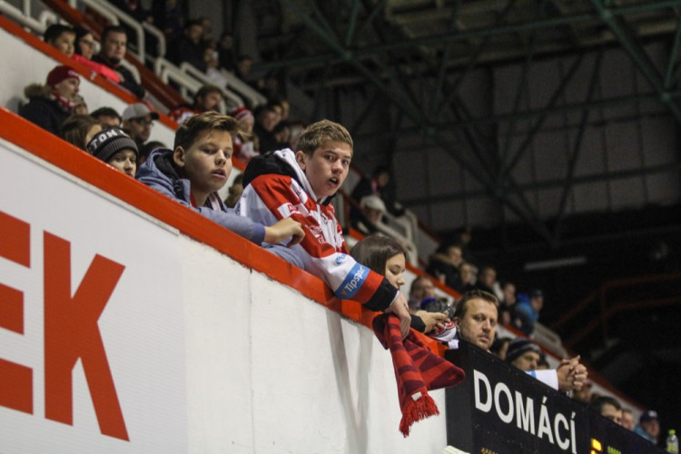 FOTOGALERIE: Hokejisté Olomouce porazili s přehledem Litvínov 3:1, zápas se protáhl kvůli opravě plexiskla