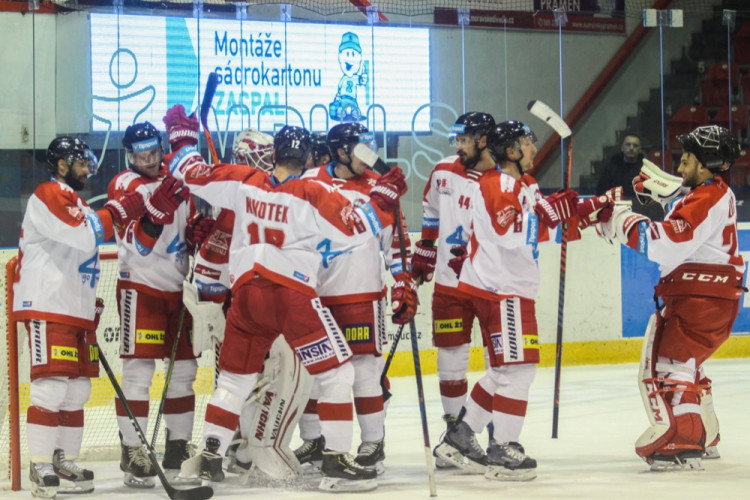 FOTOGALERIE: Hokejisté Olomouce porazili s přehledem Litvínov 3:1, zápas se protáhl kvůli opravě plexiskla