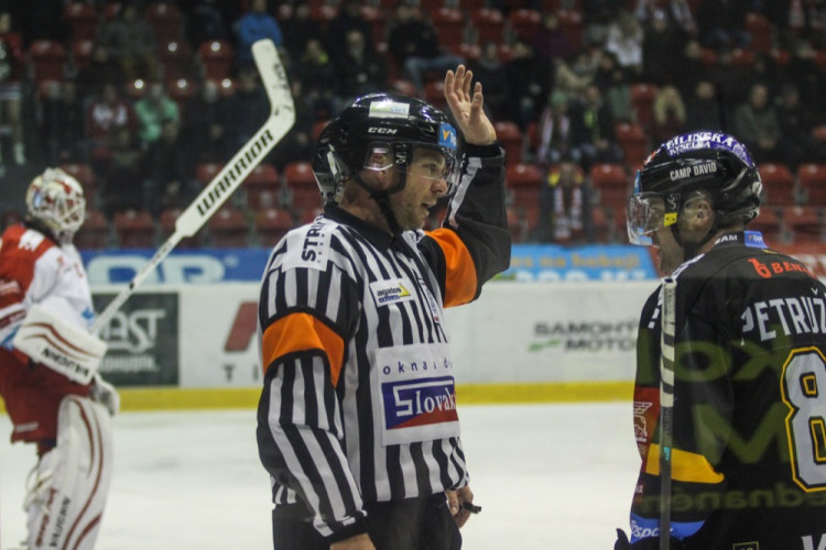 FOTOGALERIE: Hokejisté Olomouce porazili s přehledem Litvínov 3:1, zápas se protáhl kvůli opravě plexiskla