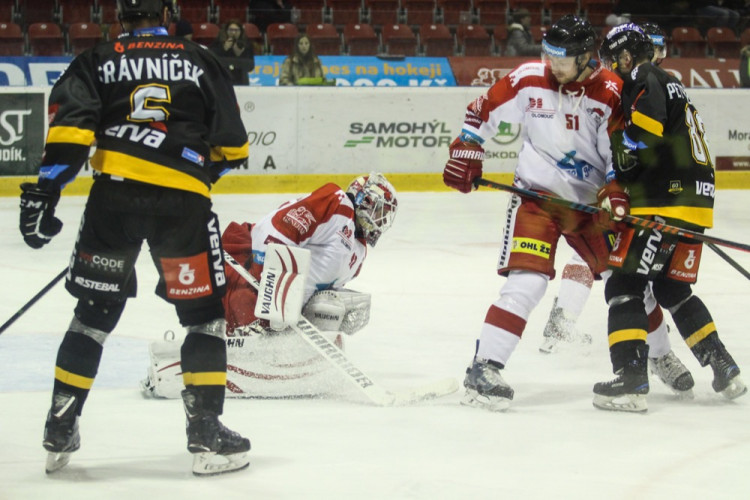 FOTOGALERIE: Hokejisté Olomouce porazili s přehledem Litvínov 3:1, zápas se protáhl kvůli opravě plexiskla