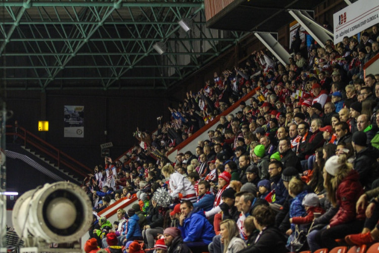 FOTOGALERIE: Hokejisté Olomouce porazili s přehledem Litvínov 3:1, zápas se protáhl kvůli opravě plexiskla