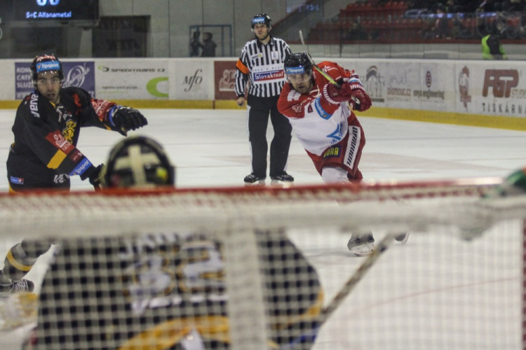 FOTOGALERIE: Hokejisté Olomouce porazili s přehledem Litvínov 3:1, zápas se protáhl kvůli opravě plexiskla