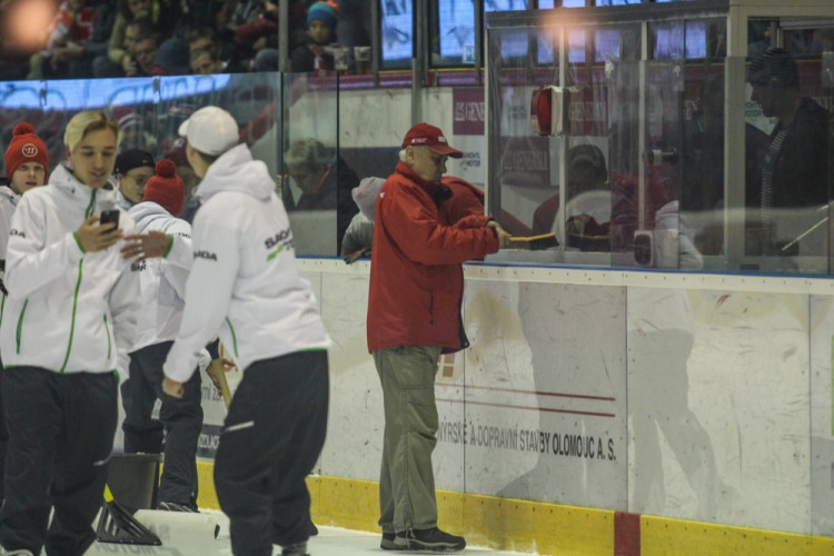 FOTOGALERIE: Hokejisté Olomouce porazili s přehledem Litvínov 3:1, zápas se protáhl kvůli opravě plexiskla