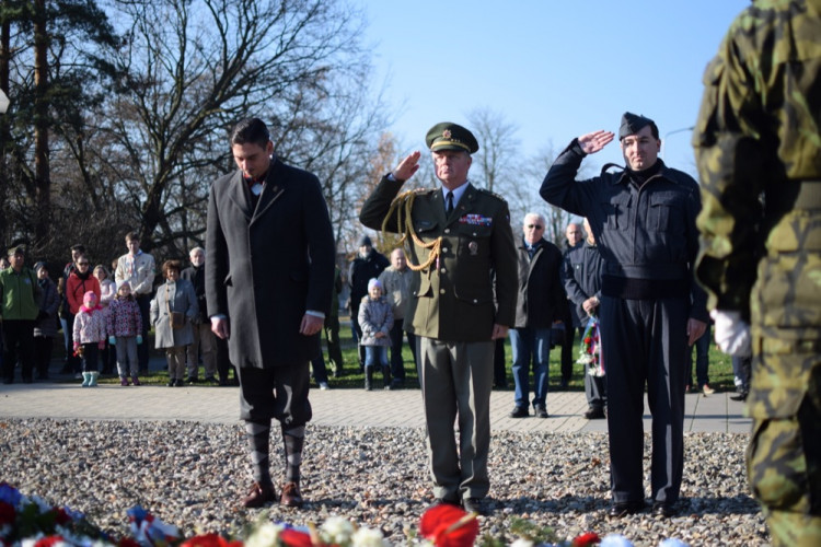 FOTO/VIDEO: U památníku u právnické fakulty proběhla vzpomínka ke Dni boje za svobodu a demokracii