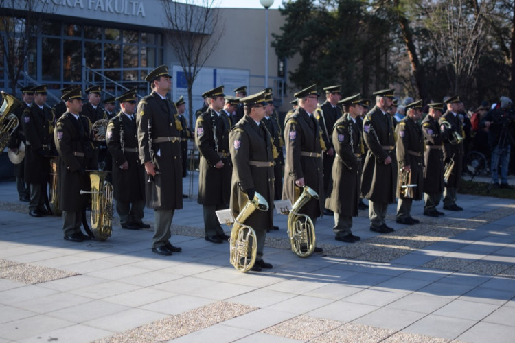 FOTO/VIDEO: U památníku u právnické fakulty proběhla vzpomínka ke Dni boje za svobodu a demokracii