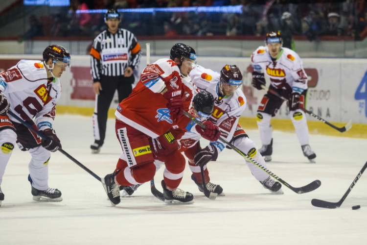 FOTOGALERIE: Mora byla proti Spartě bezzubá, na domácím ledě padla 0:3