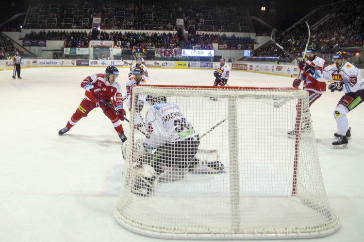 FOTOGALERIE: Mora byla proti Spartě bezzubá, na domácím ledě padla 0:3