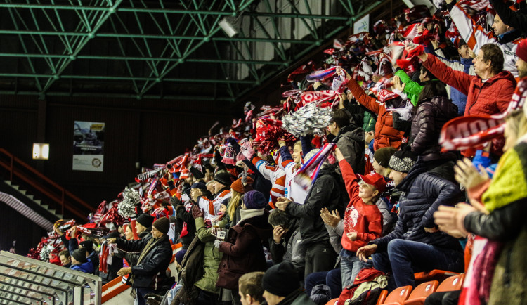 FOTOGALERIE: Výhra, kterou Mora potřebovala jak sůl. Doma porazila Chomutov 3:1