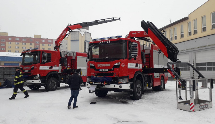 Předání nové techniky profesionálním hasičům v Olomouci