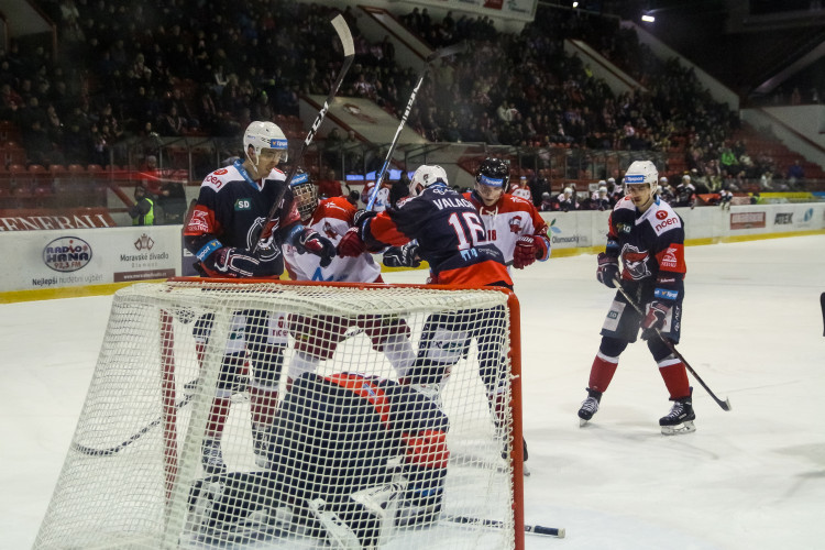 FOTOGALERIE: Výhra, kterou Mora potřebovala jak súl. Doma porazila Chomutov 3:1