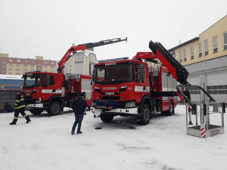 Předání nové techniky profesionálním hasičům v Olomouci